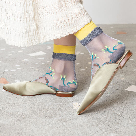 Embroidered flower semi-sheer grey socks